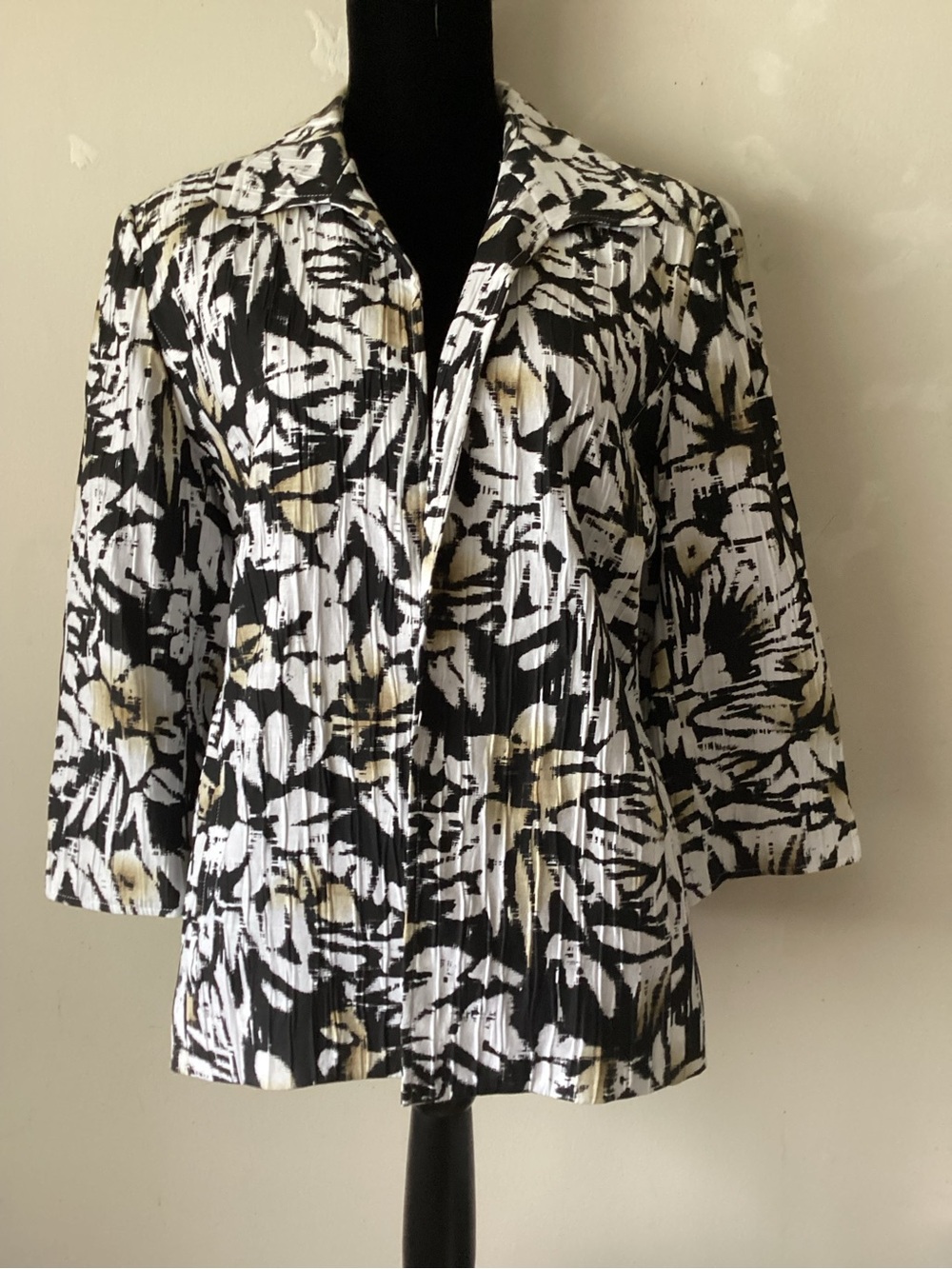 Alfred Dunner 3/4” IBlack ,White Floral Print Women's Jacket with Cream Accents